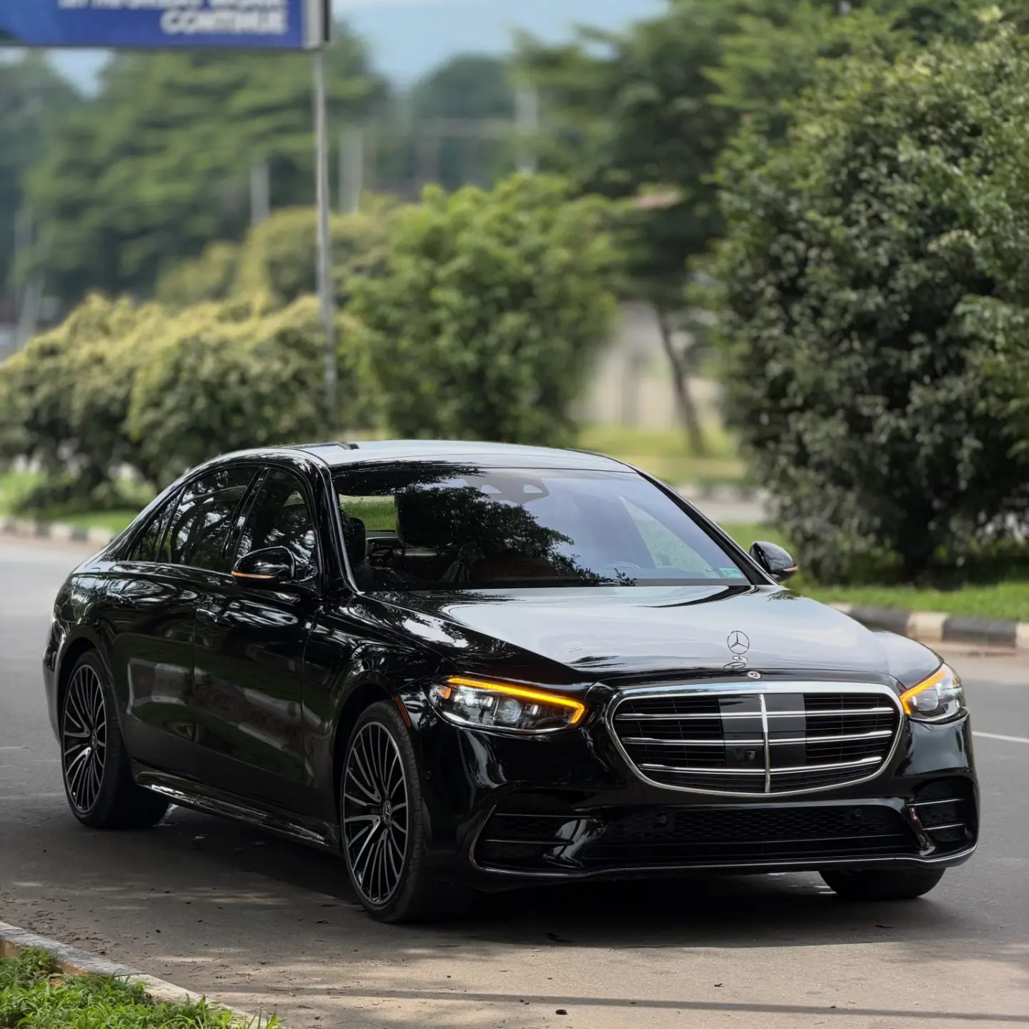 Executive Luxury: 2023 S580, 25K Miles