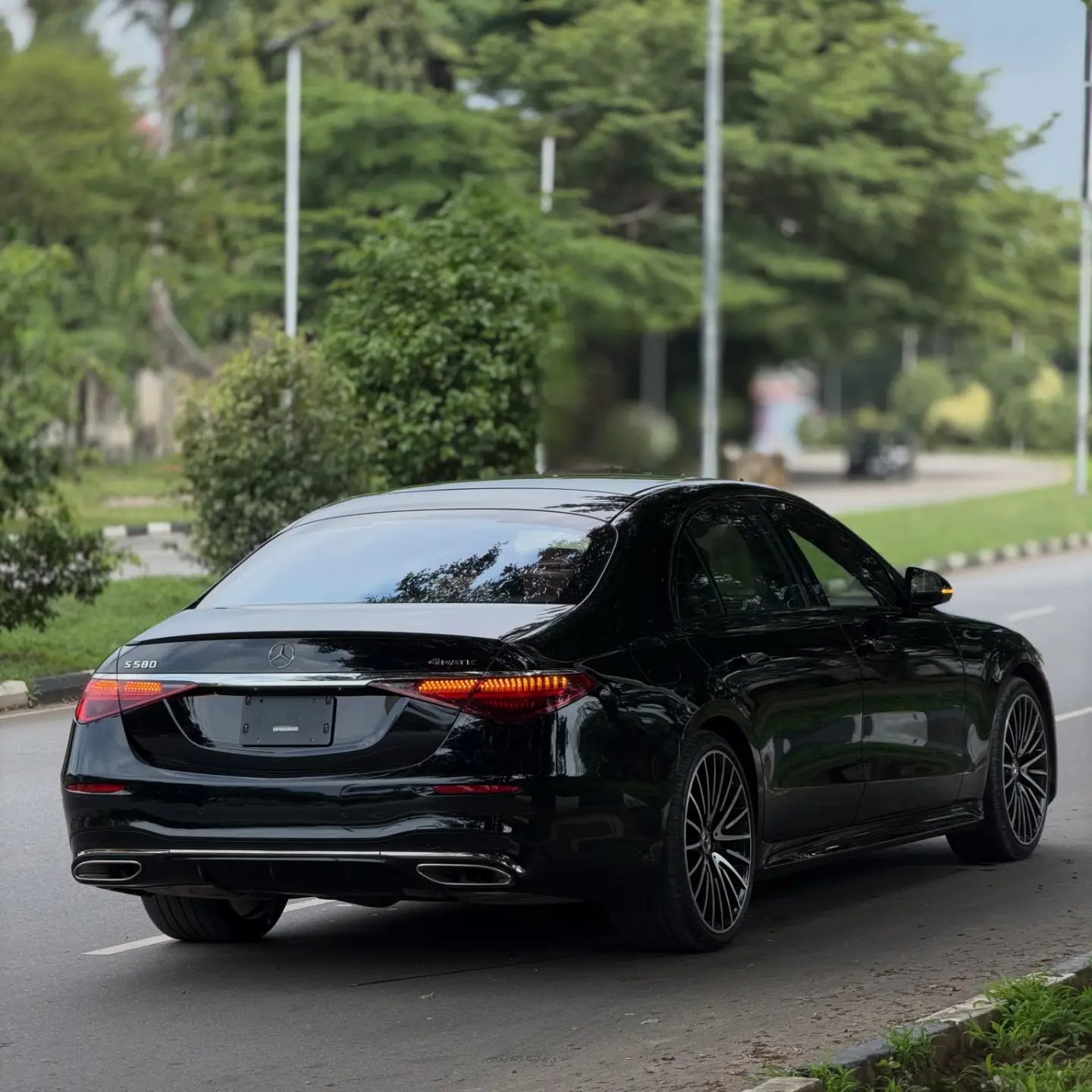 Executive Luxury: 2023 S580, 25K Miles