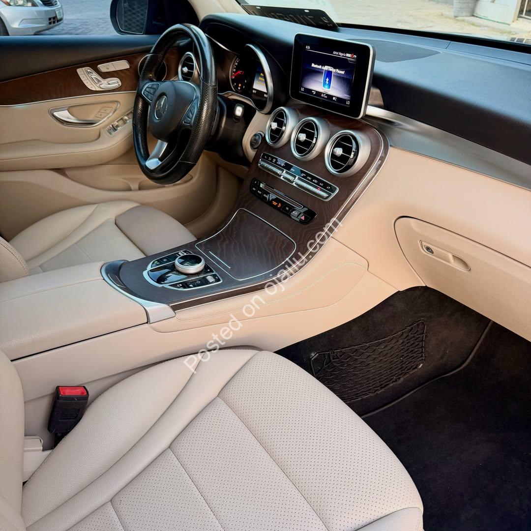 2019 Mercedes GLC300: Luxury 4MATIC, Panoramic Roof