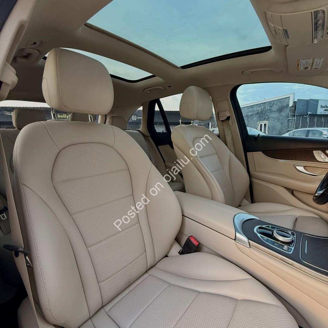2019 Mercedes GLC300: Luxury 4MATIC, Panoramic Roof