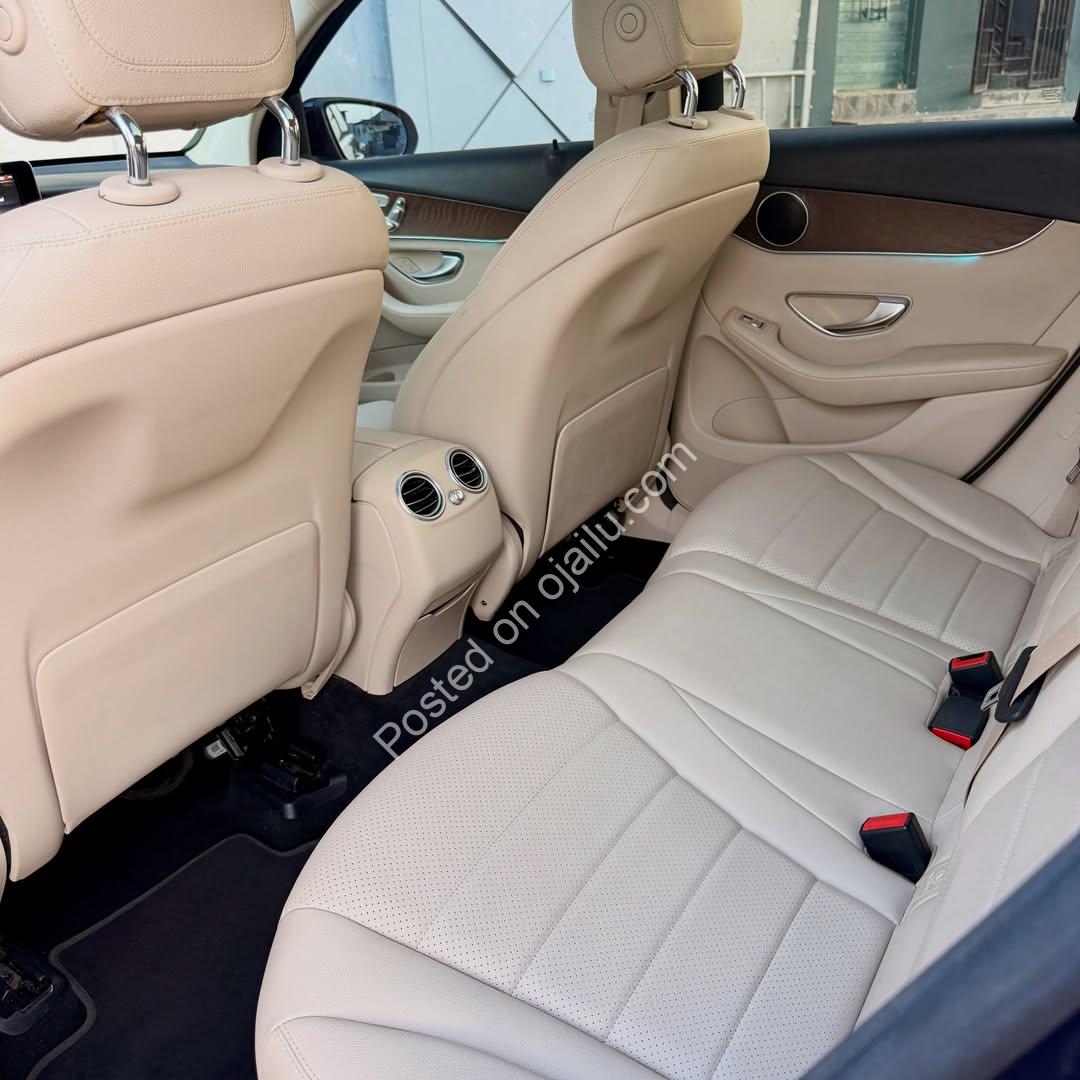 2019 Mercedes GLC300: Luxury 4MATIC, Panoramic Roof