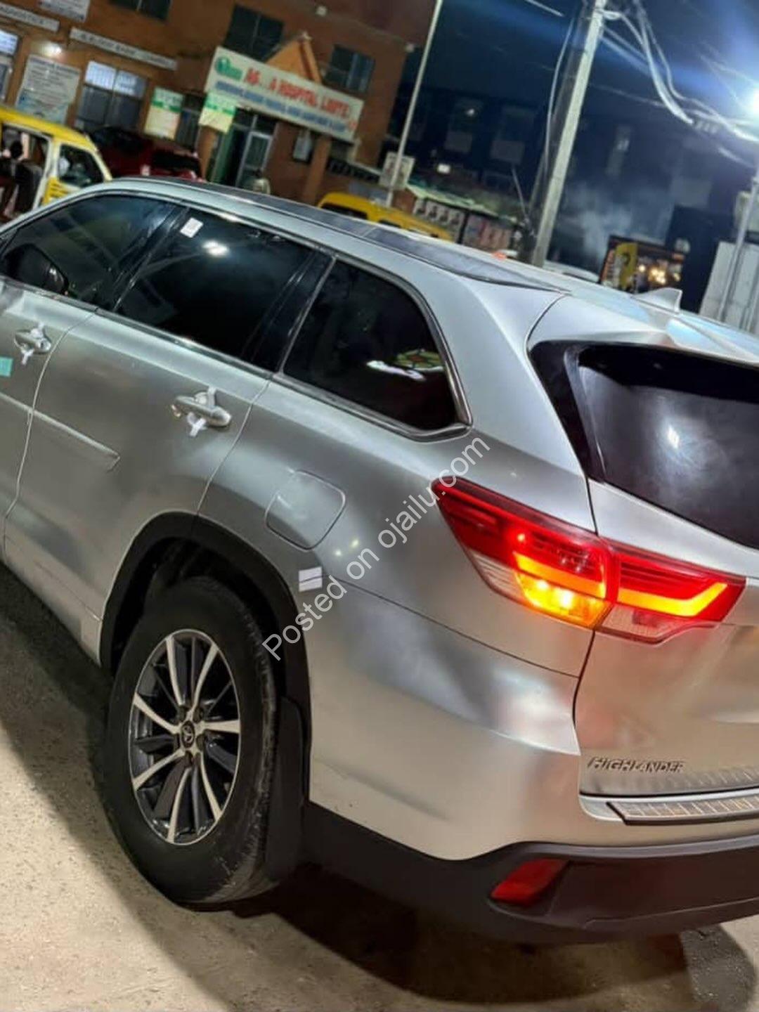 2017 Toyota Highlander: Luxury SUV, Priced to Sell!