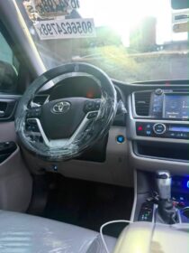 2017 Toyota Highlander: Luxury SUV