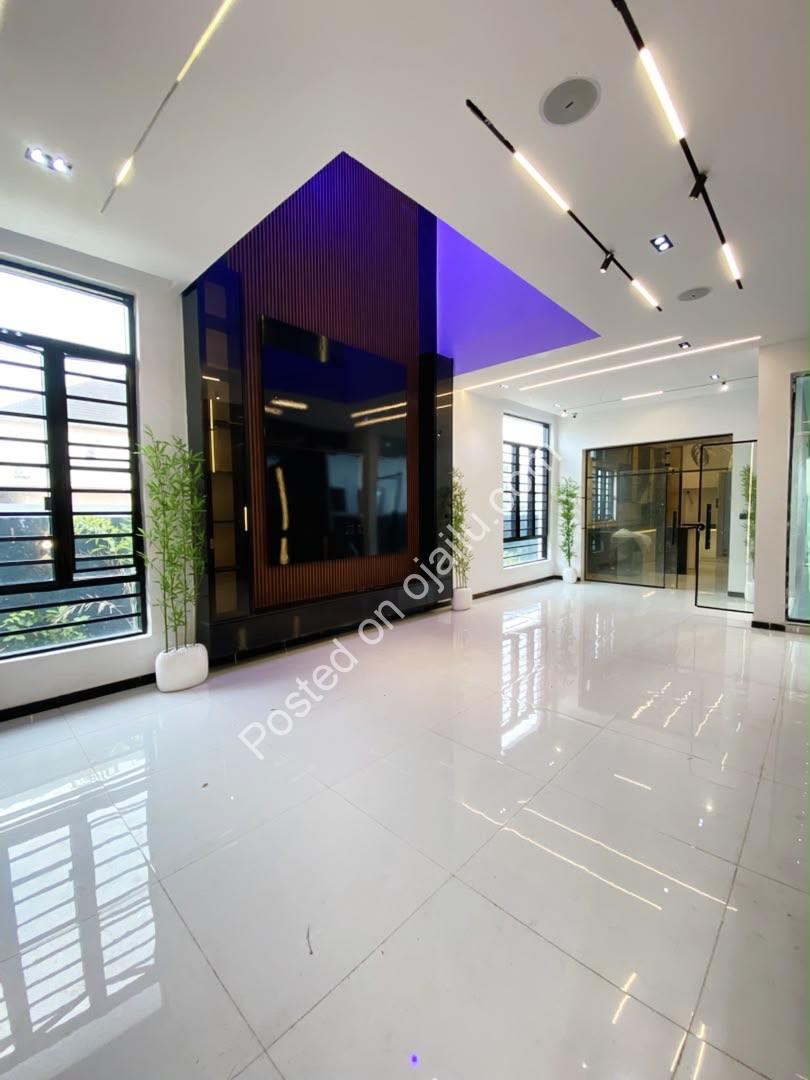 5 Bedroom Masterpiece with Pool in Ologolo