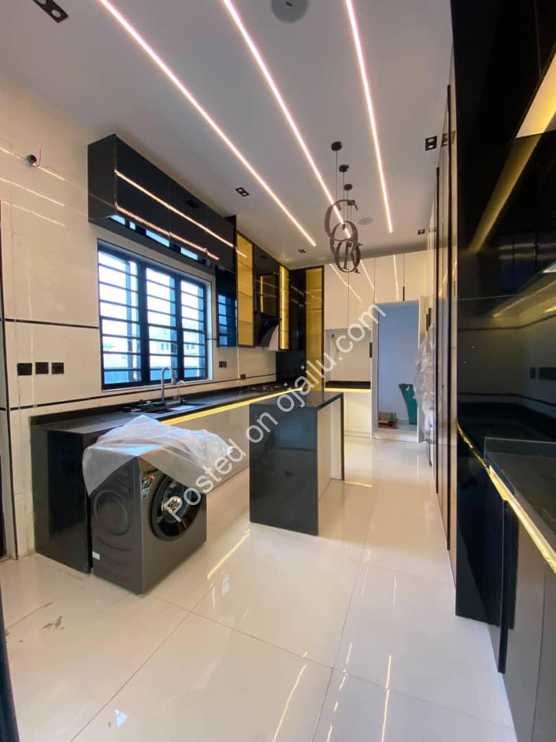 5 Bedroom Masterpiece with Pool in Ologolo