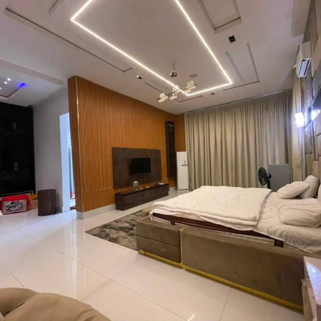 Move Into Pure Elegance – 5 Bed Fully Furnished, Pool & Solar