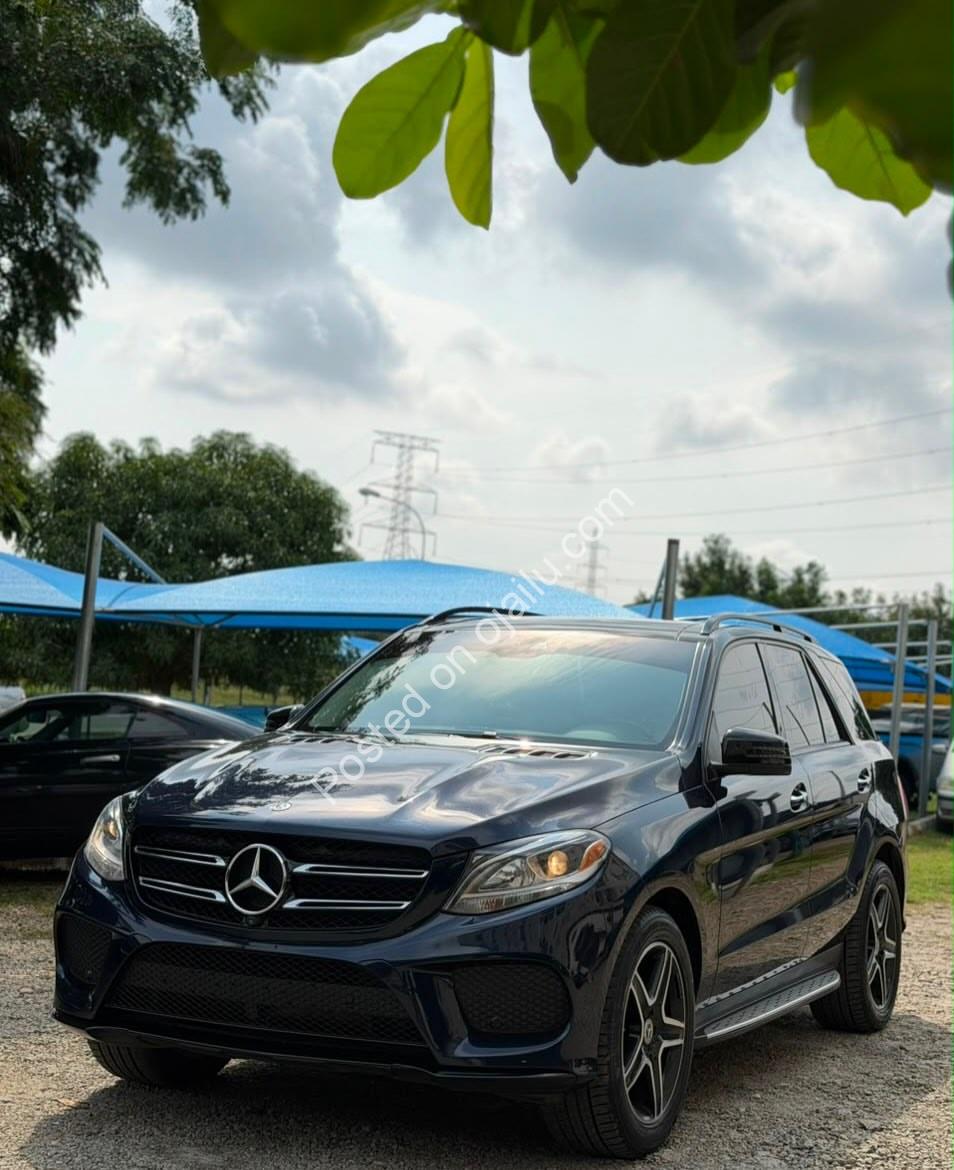 2018 Mercedes GLE350: Mint, Genuine Duty, Loaded!