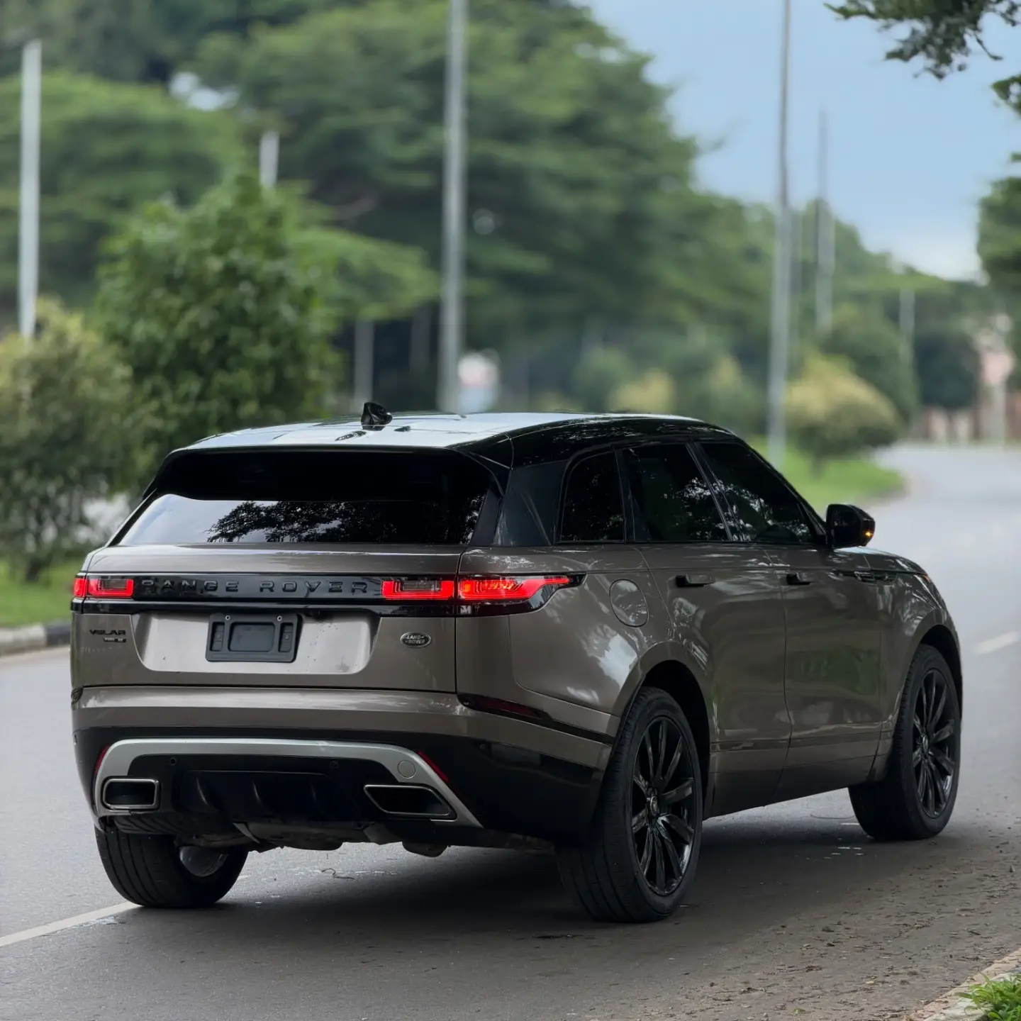 **Supercharged Style & Luxury: 2019 Velar P380**