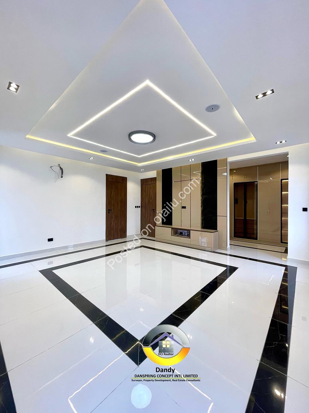 5-Bed Smart Home in Chevron: N650M