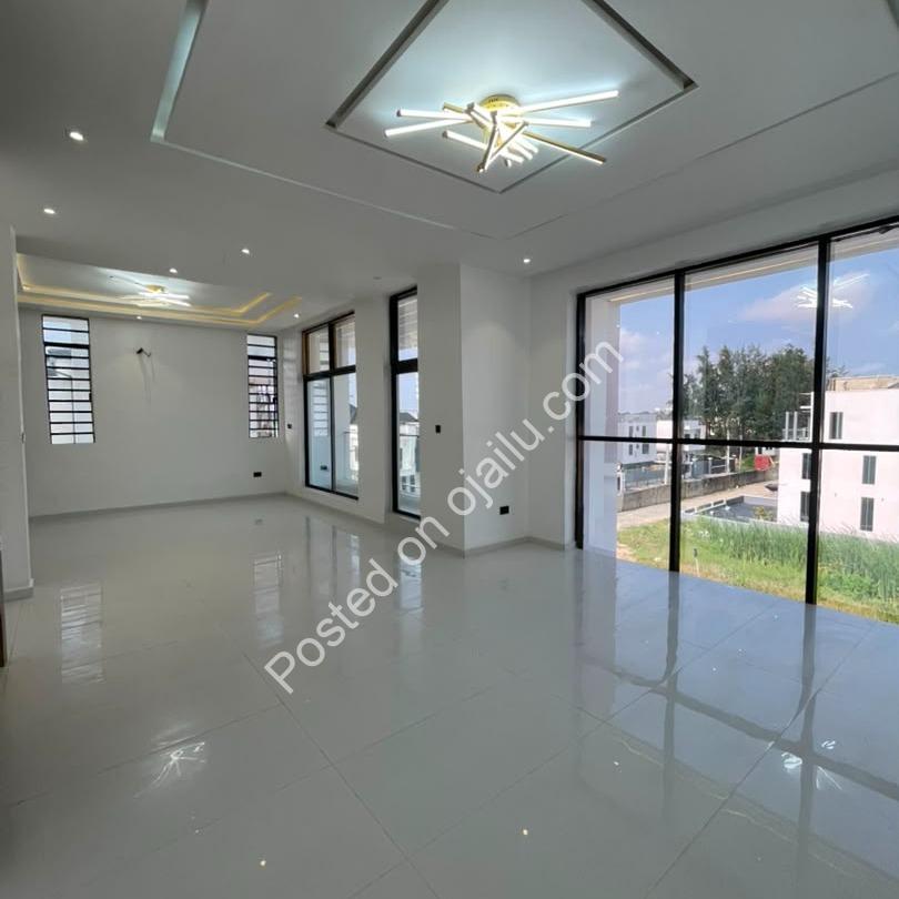 5-Bed Ikota Duplex: Pool, Gym & Cinema