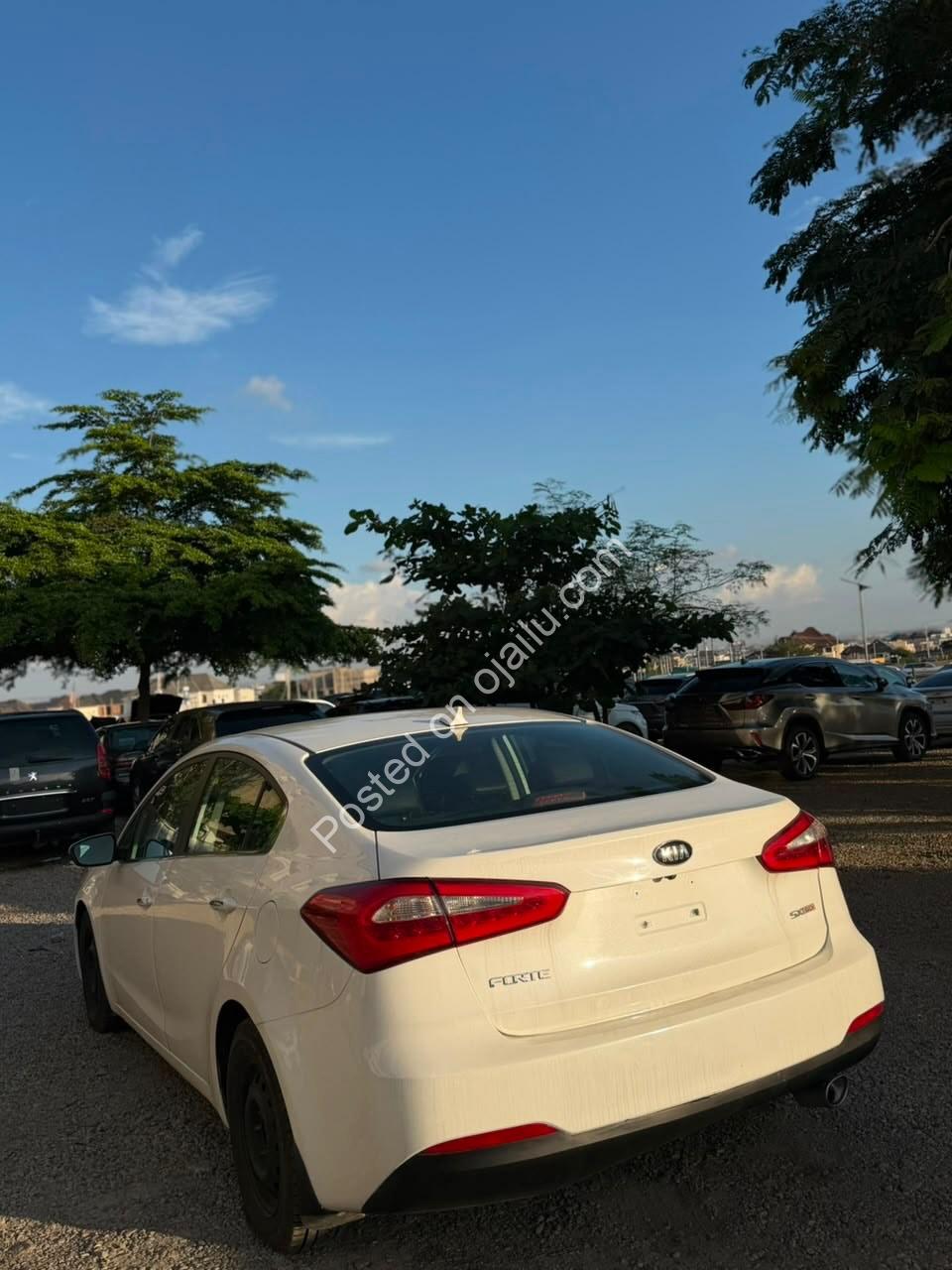 2015 Kia Forte EX: Sunroof & Leather, Abuja