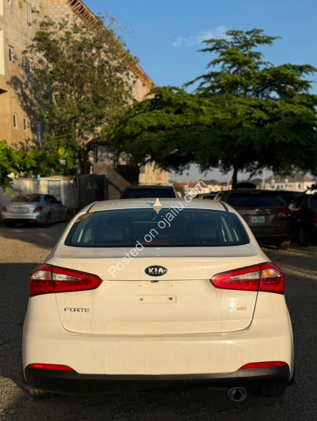 2015 Kia Forte EX: Sunroof & Leather, Abuja