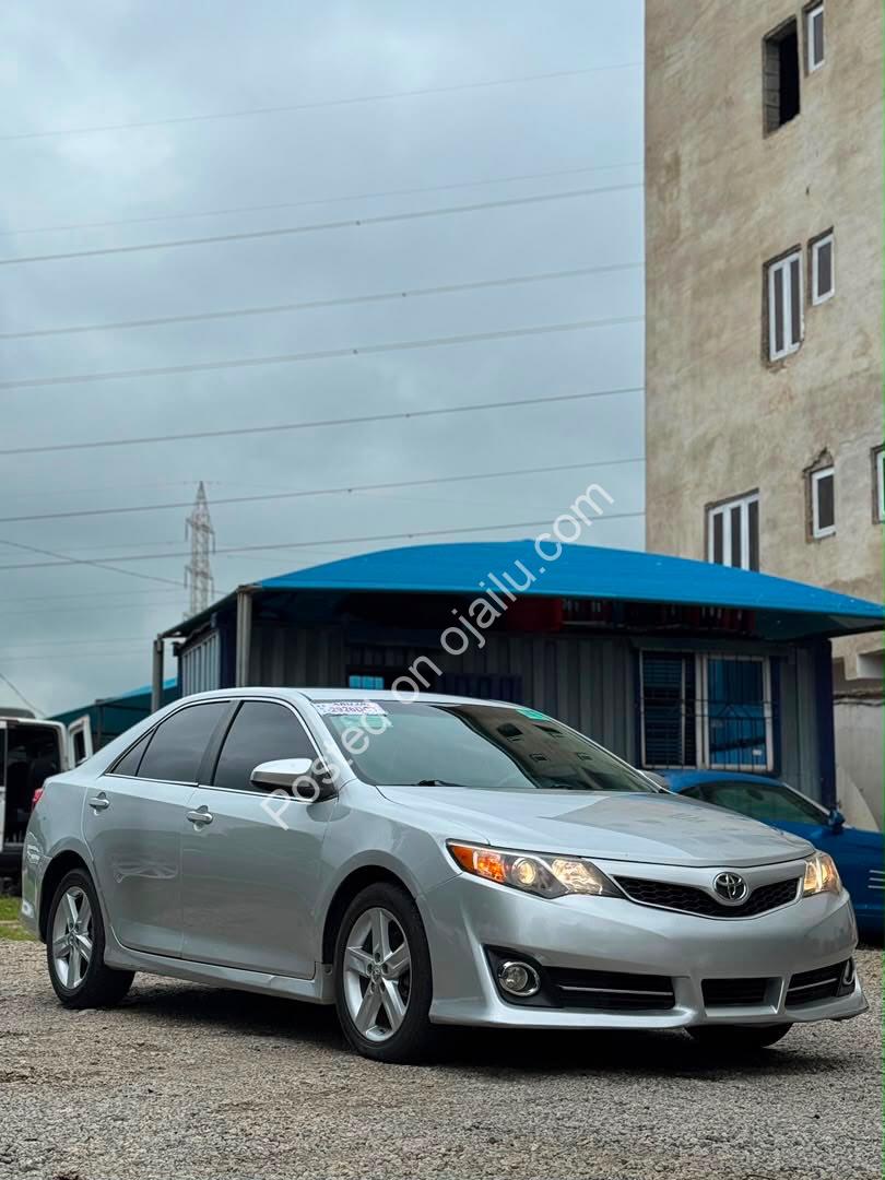 Mint 2014 Toyota Camry SE – Paddle Shift, Loaded & Duty-Paid