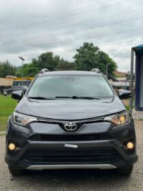 2018 Toyota RAV4 Limited – 360° Cam & Sunroof!