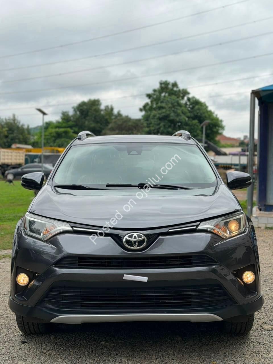 2018 Toyota RAV4 Limited – 360° Cam & Sunroof!