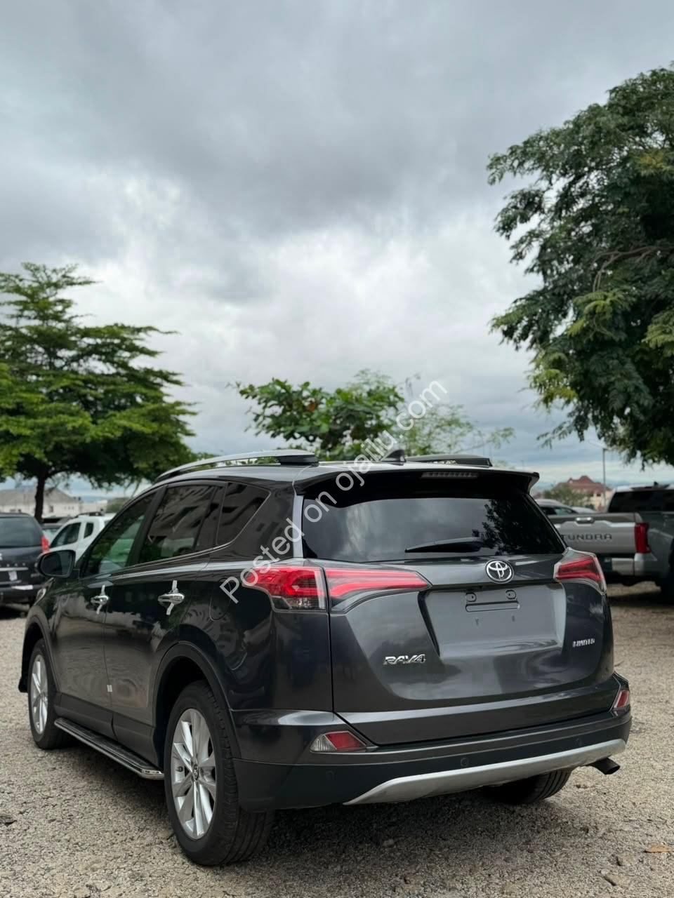 2018 Toyota RAV4 Limited – 360° Cam & Sunroof!