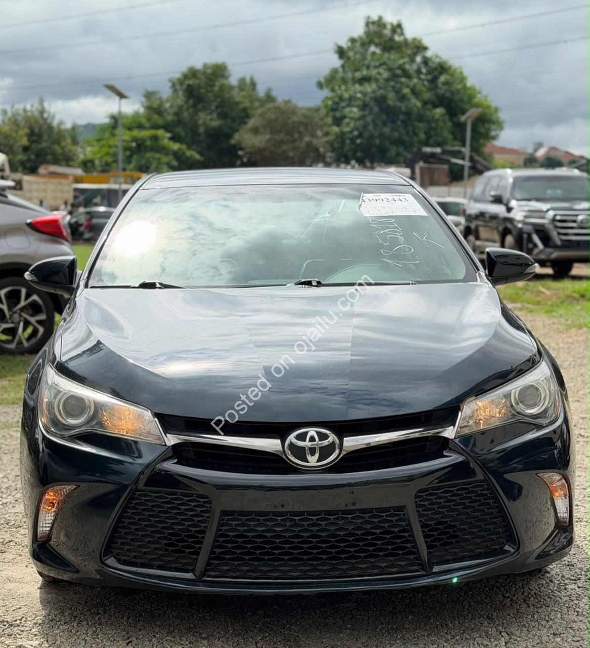2016 Toyota Camry SE: Pristine Import, Abuja