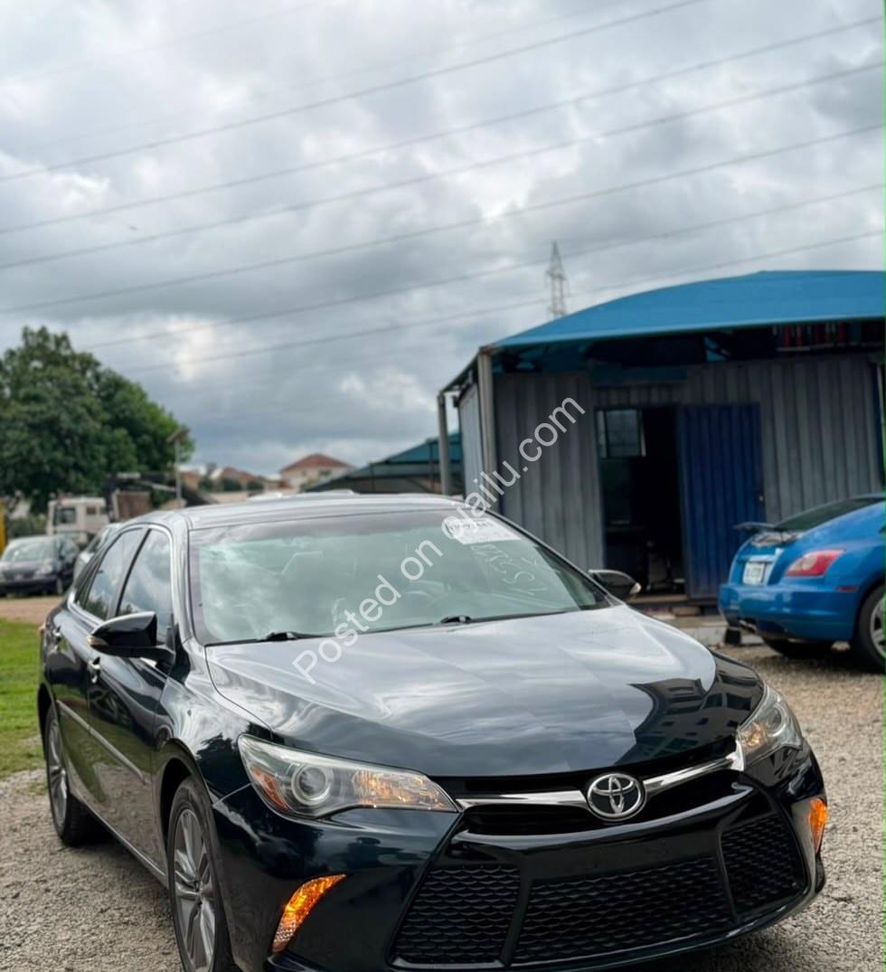 2016 Toyota Camry SE: Pristine Import, Abuja