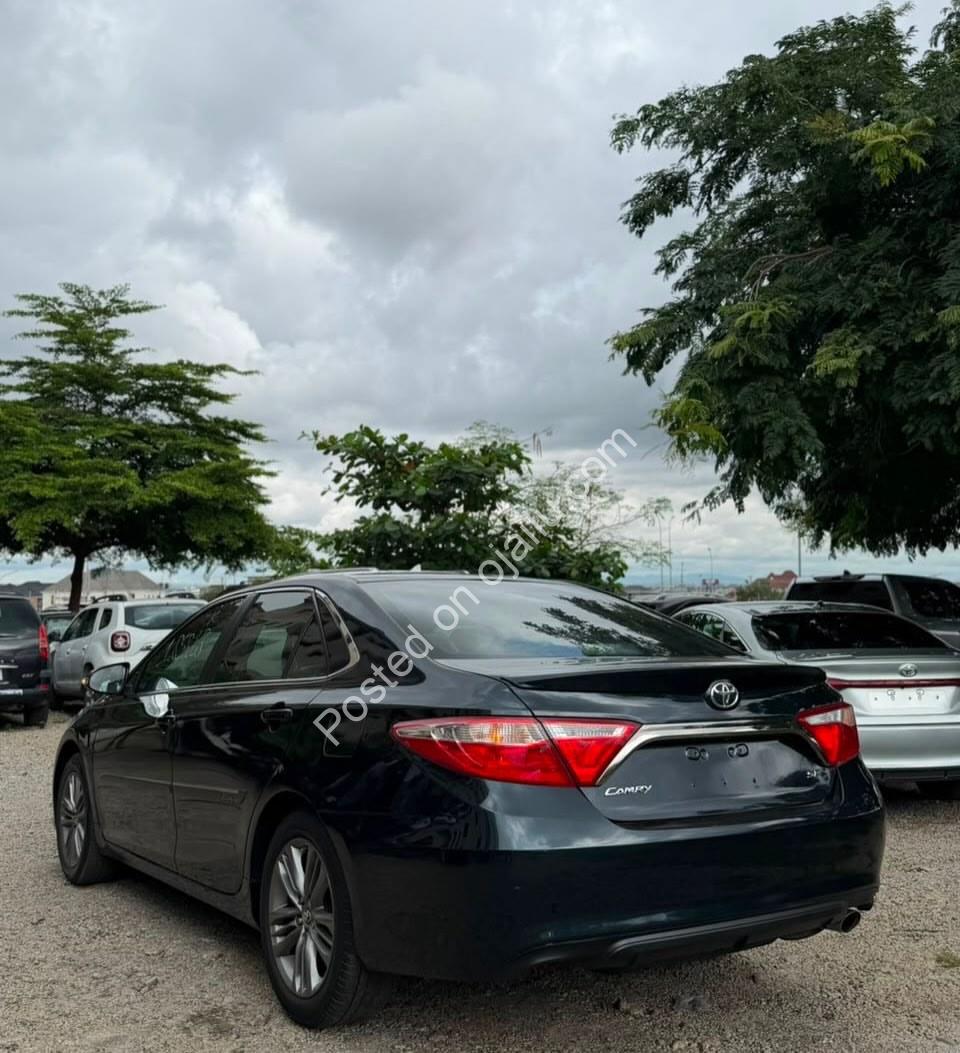 2016 Toyota Camry SE: Pristine Import, Abuja