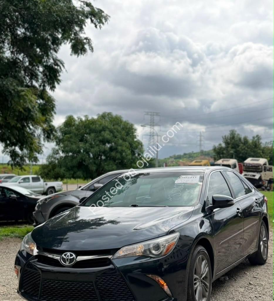 2016 Toyota Camry SE: Pristine Import, Abuja