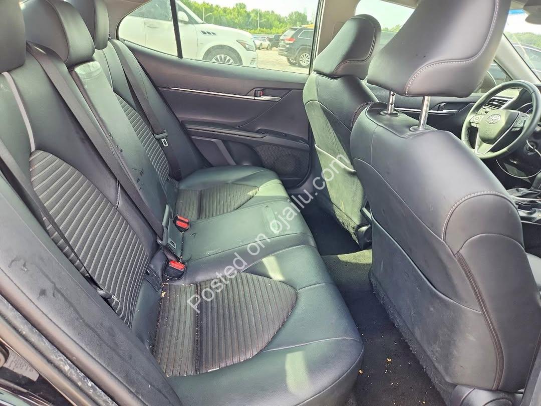 Toyota Camry SE: Smooth Drive, Zero Stress