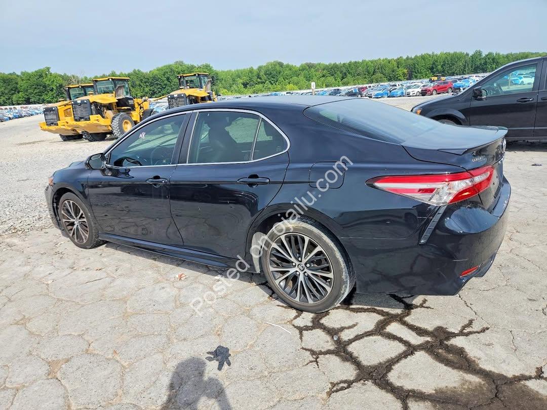 Toyota Camry SE: Smooth Drive, Zero Stress