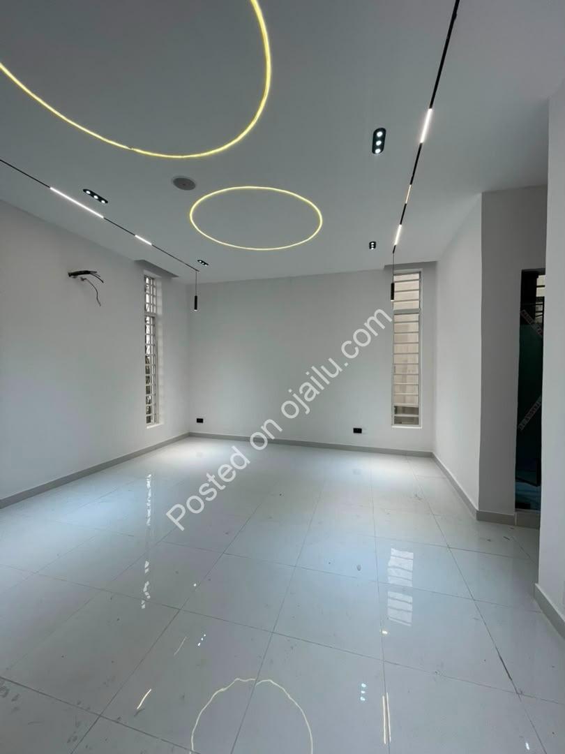 5-Bed Chevron Duplex: Pool, Cinema & CofO Ready