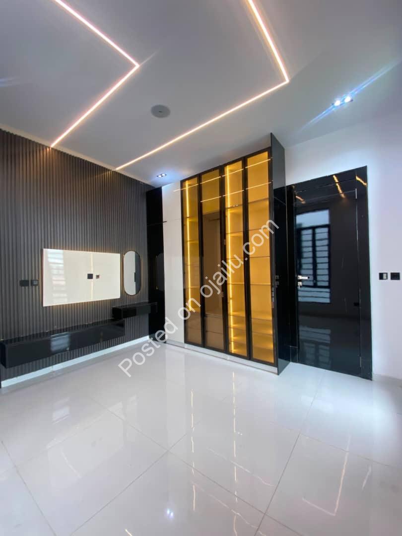 5 Bedroom Masterpiece with Pool in Ologolo