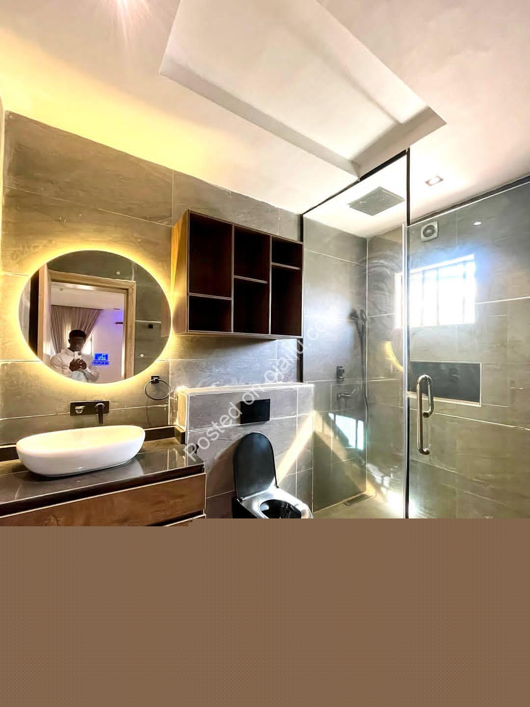 Skyline Penthouse: 3 Ensuite Bedrooms with Pool & 24hr Security