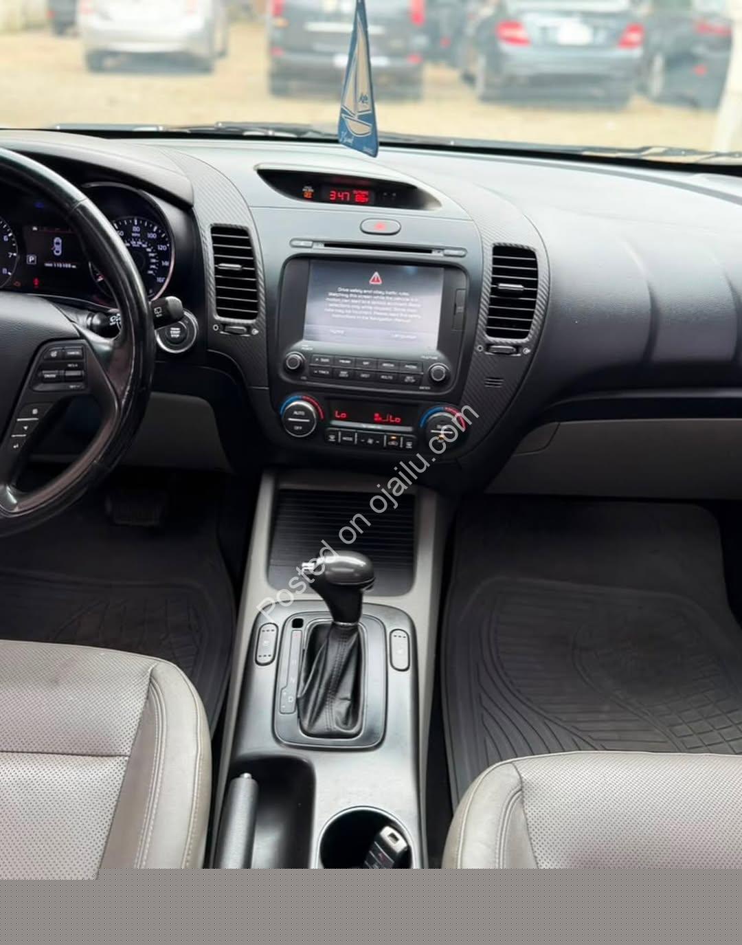 2015 Kia Forte5: Sunroof & Leather, Duty Paid