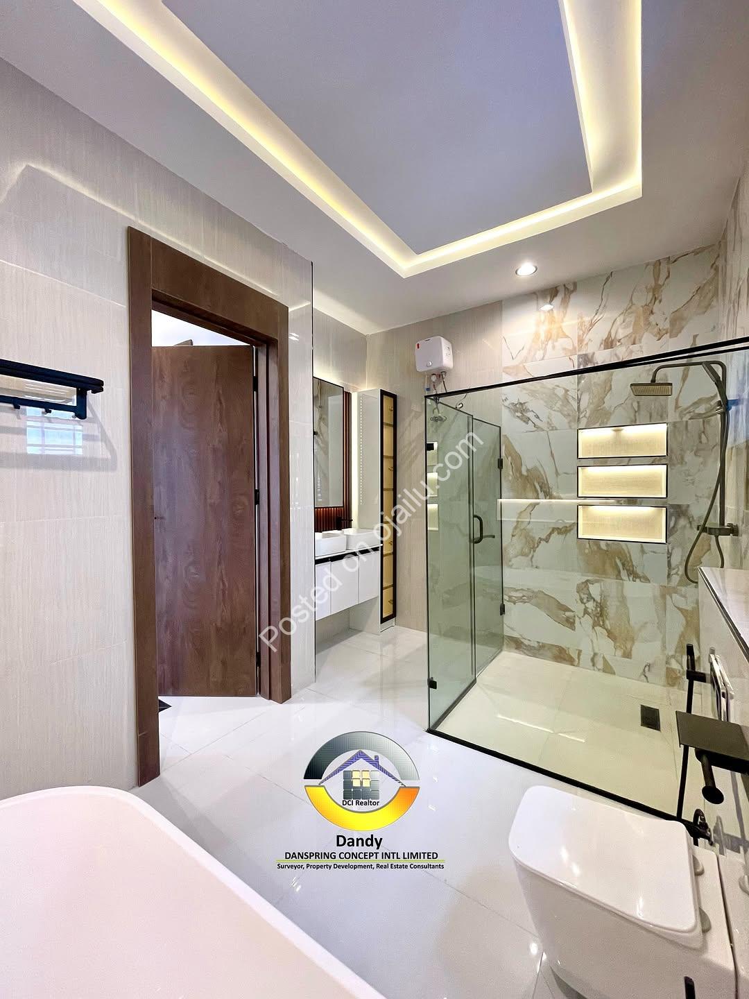 5-Bed Smart Home in Chevron: N650M