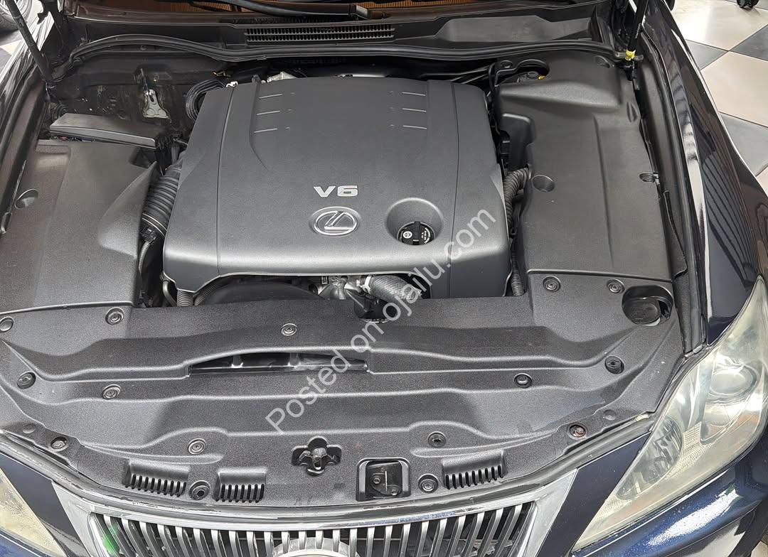 2010 Lexus IS250: Luxury Ride, Pristine & Ready