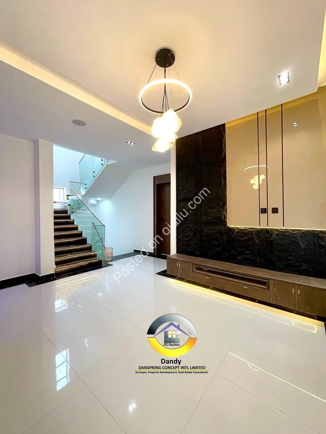 5-Bed Smart Home in Chevron: N650M