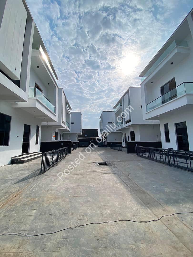 Move Into Perfection: 4BR Detached Duplex + BQ in Idado