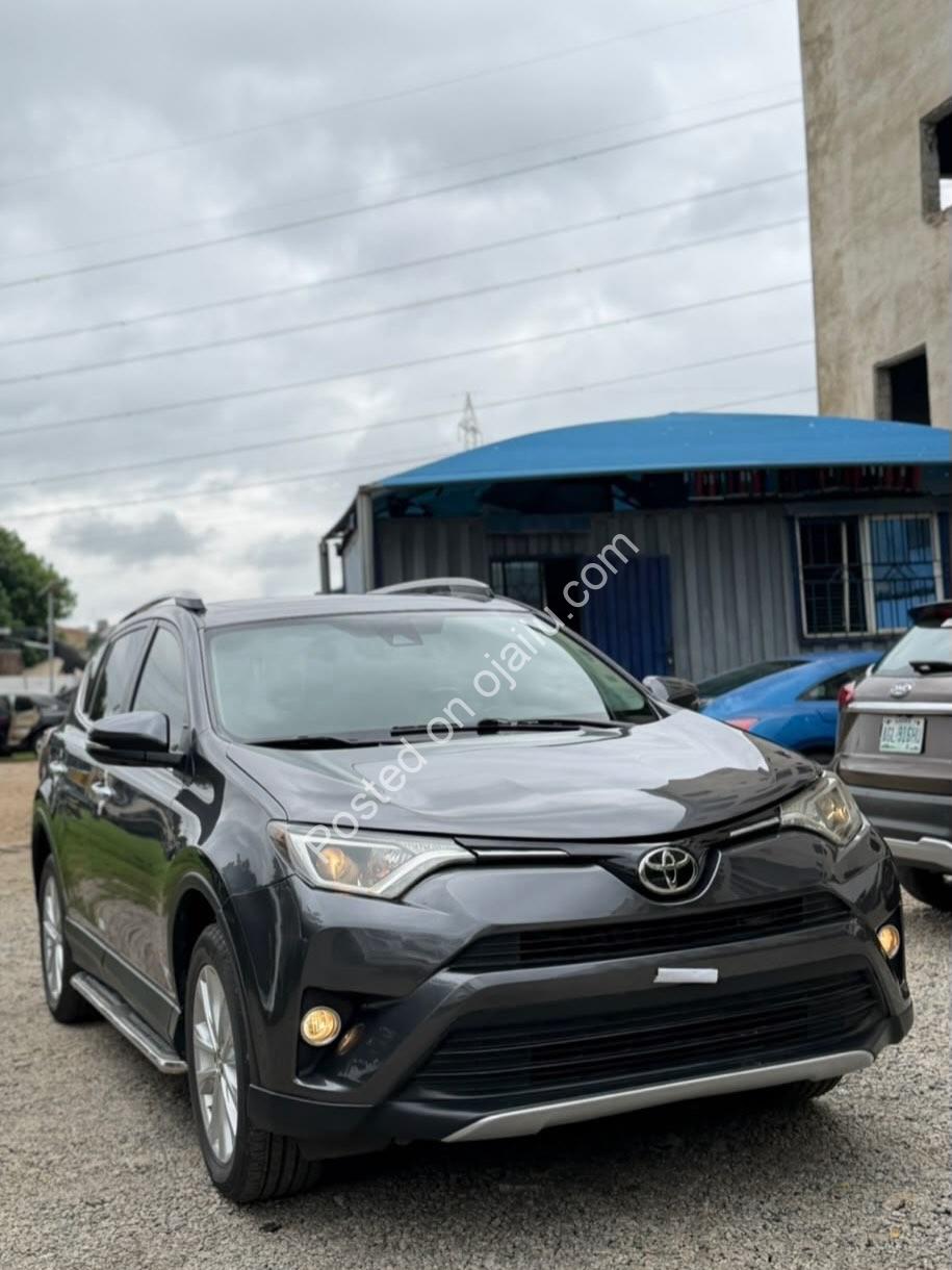 2018 Toyota RAV4 Limited – 360° Cam & Sunroof!