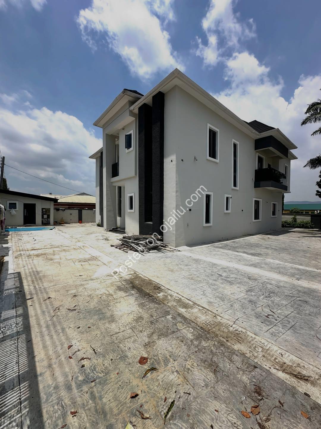 Splash Into Serenity: 5-Bed Gwarinpa Duplex + Pool