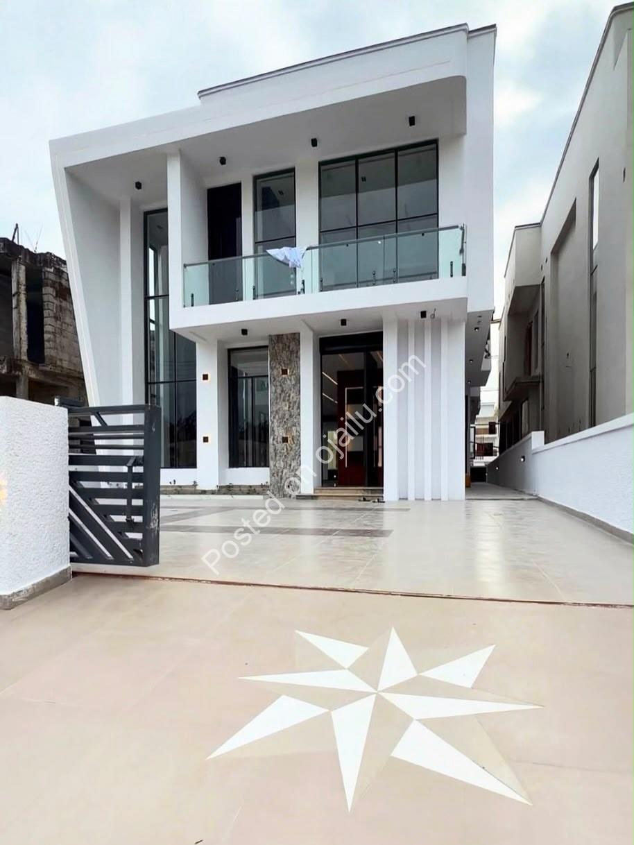 Your Dream Home Awaits in Lekki County – 5 Bedroom Detached Duplex with Private Pool!