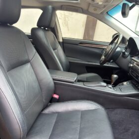 2013 Lexus ES 350: Black-on-Black Luxury