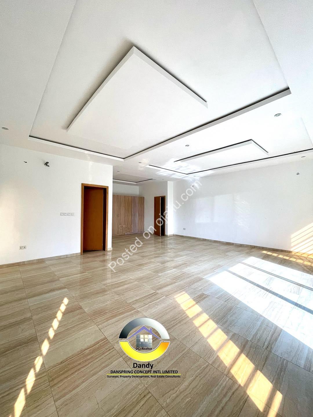 Live Royally: 5-Bed Smart Duplex + BQ, Ajah