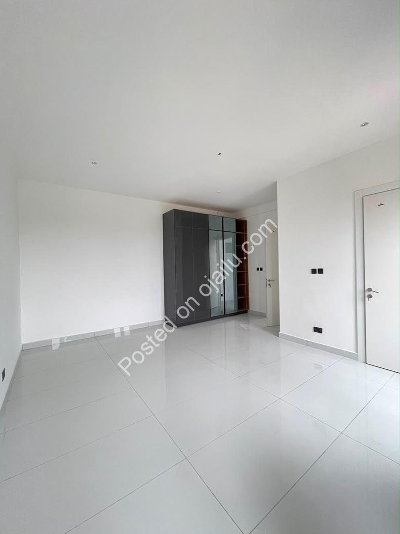 Serene 2-Bed Maisonette With Pool & Gym in Lekki 1