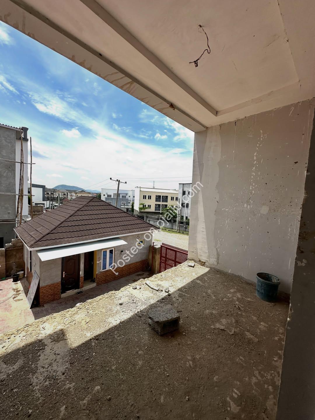 Fresh 4-Bed Duplex + BQ in Serene Lifecamp