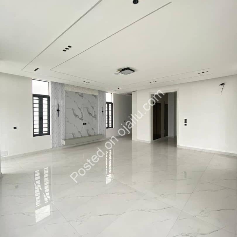 5-Bedroom Duplex with Indoor Pool in Chevron
