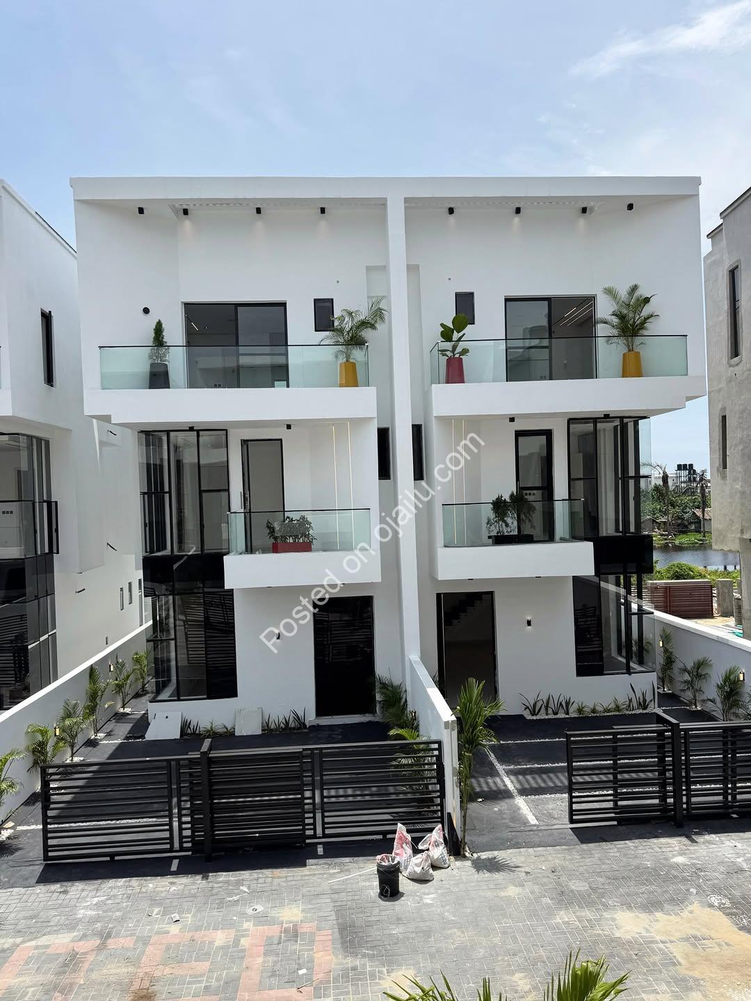 4-Bed Semi-D Duplex on Orchid Road | En-Suite BQ
