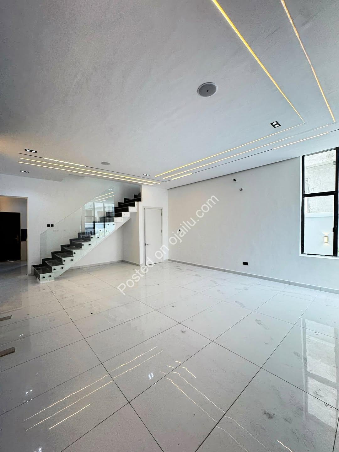 4-Bed Semi-D Duplex on Orchid Road | En-Suite BQ
