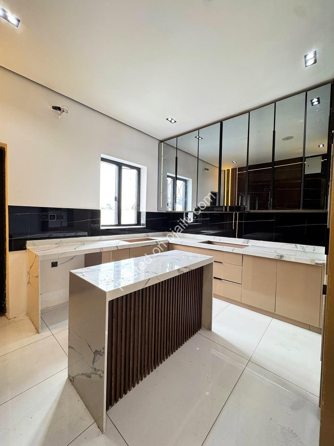 4-Bed Semi-D Duplex on Orchid Road | En-Suite BQ