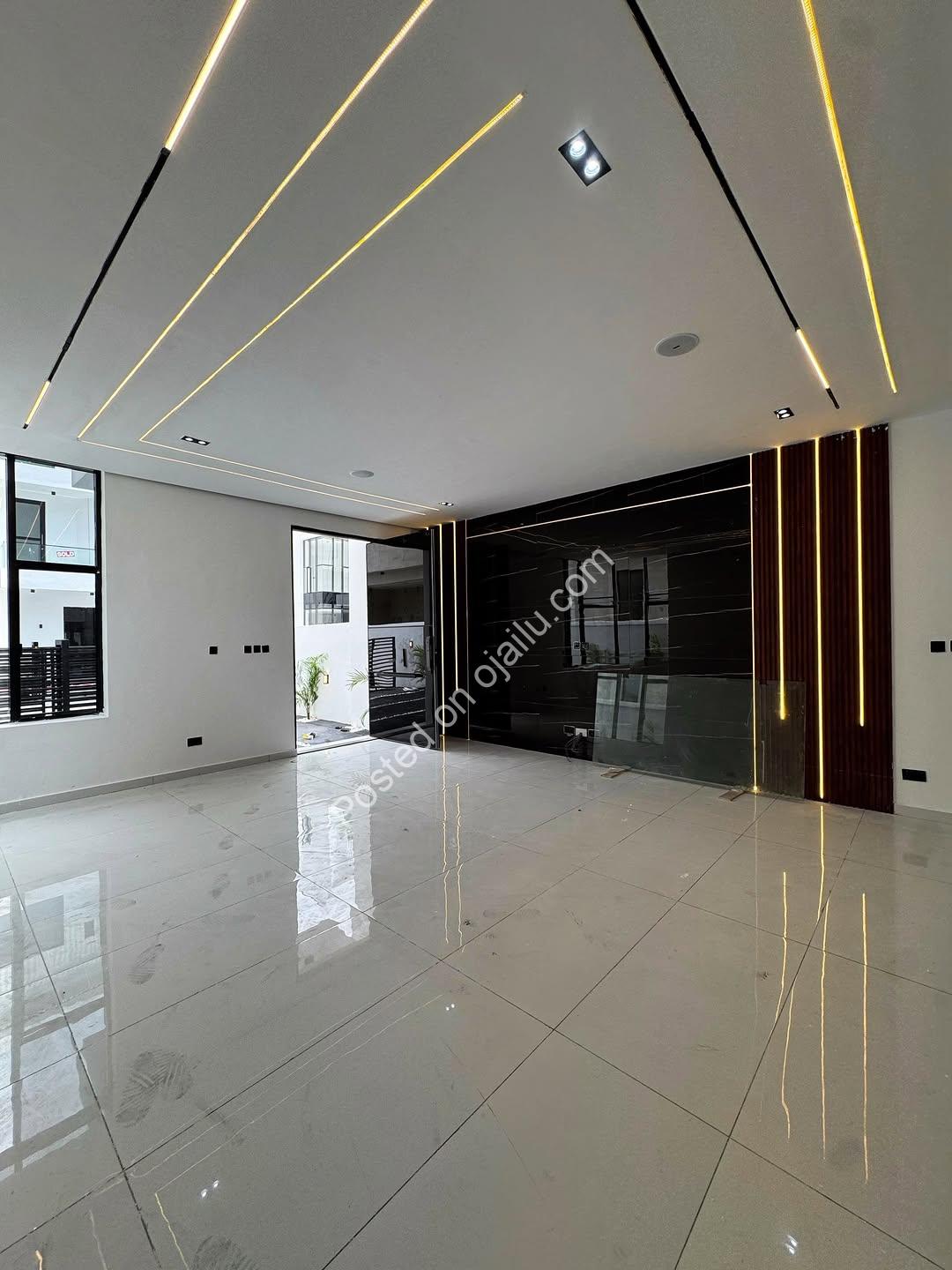 4-Bed Semi-D Duplex on Orchid Road | En-Suite BQ