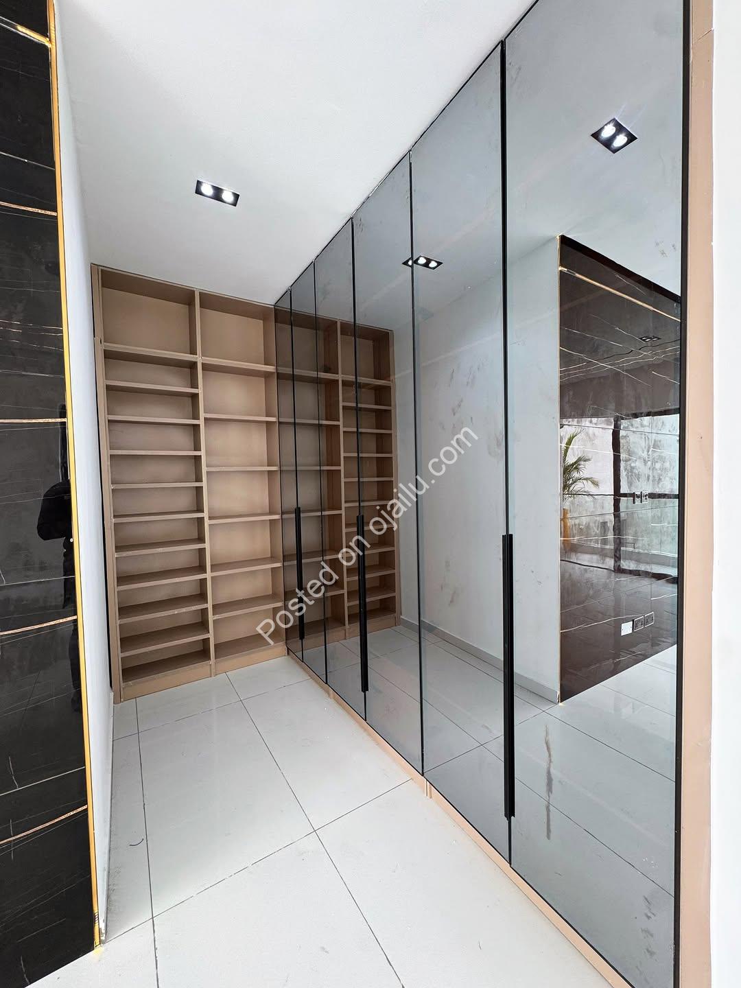 4-Bed Semi-D Duplex on Orchid Road | En-Suite BQ