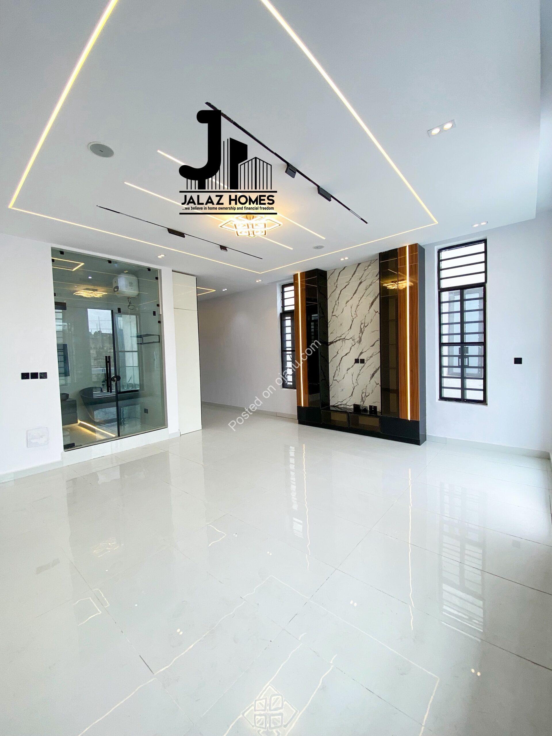 Stunning 5-Bed Duplex with Pool & Jacuzzi in Ajah