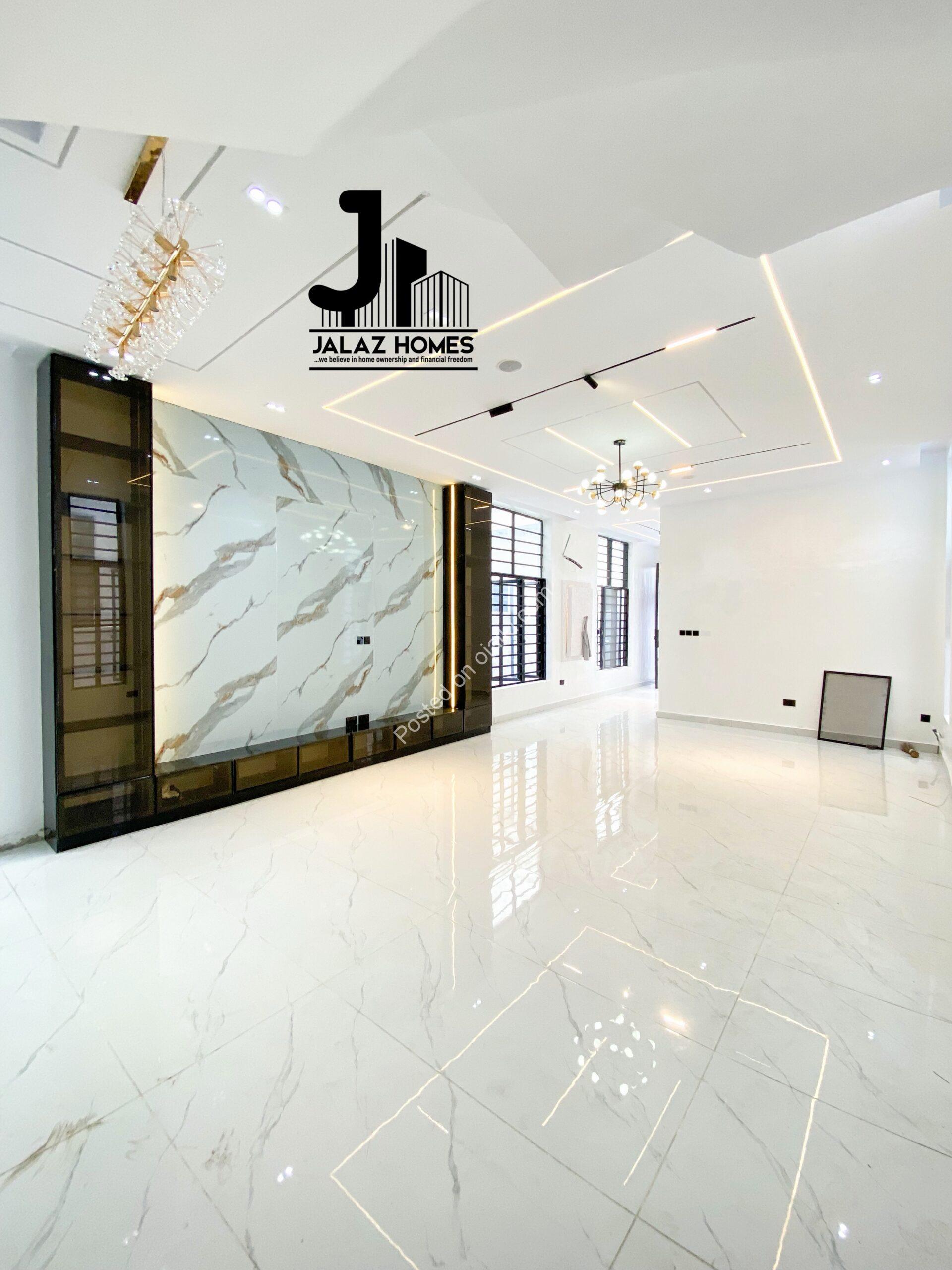 Stunning 5-Bed Duplex with Pool & Jacuzzi in Ajah