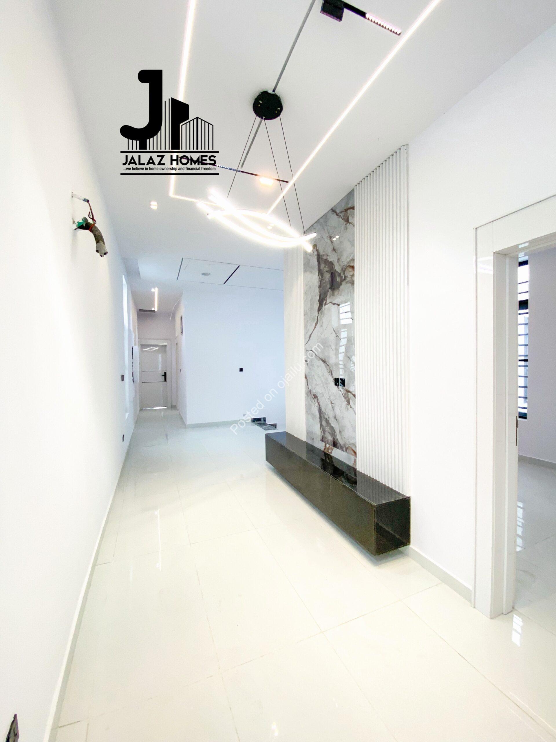 Stunning 5-Bed Duplex with Pool & Jacuzzi in Ajah